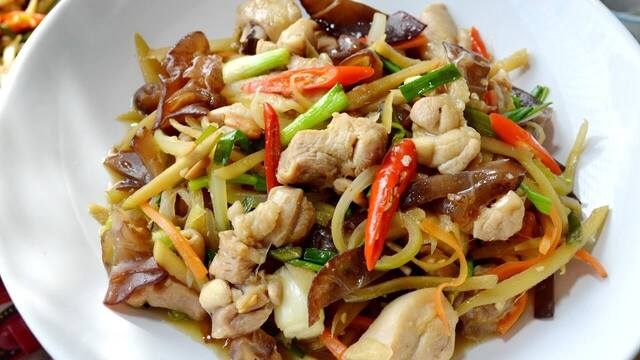 ไก่ผัดขิง