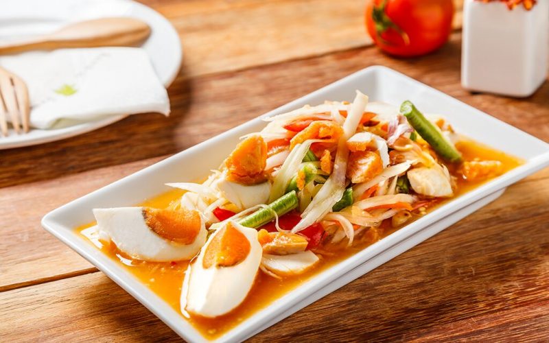 ส้มตำไทยไข่เค็ม
